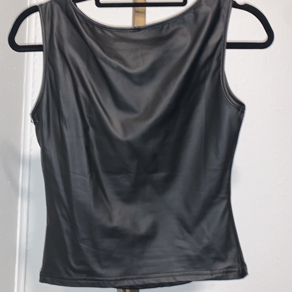 NWT faux leather sleeveless cropped top - Picture 2 of 7